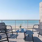 Apartmán Fraval - Beachfront With Sea Views In