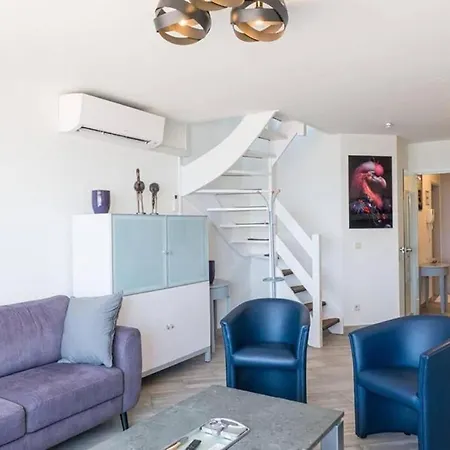 Fraval - Beachfront With Sea Views In 아파트 *