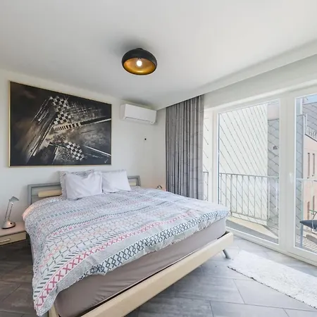 Fraval - Beachfront With Sea Views In アパート *