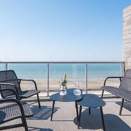 Lejlighed Fraval - Beachfront With Sea Views In